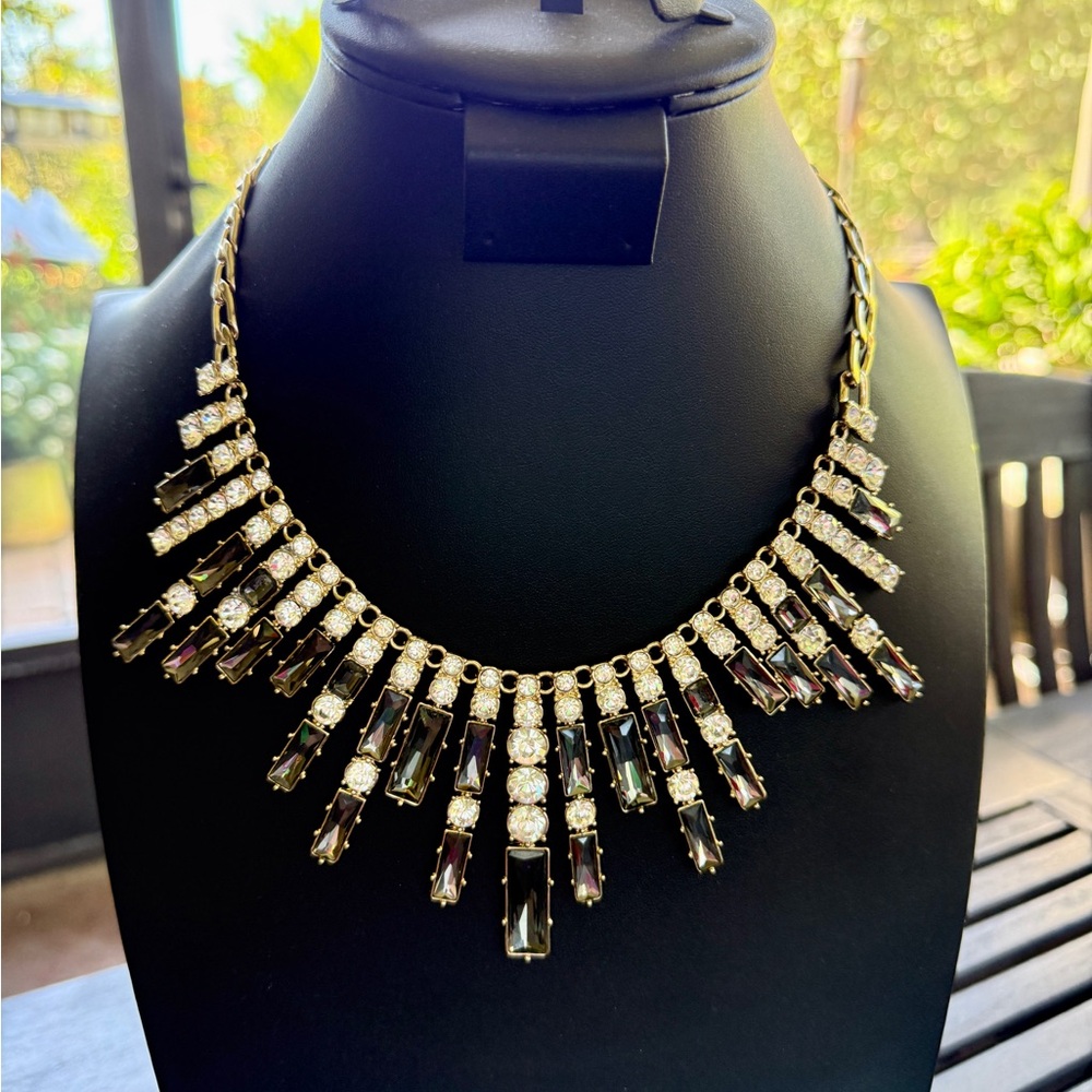 White House‎ Black Market Statement Piece Rhinestone & Dark Gray Necklace J0044